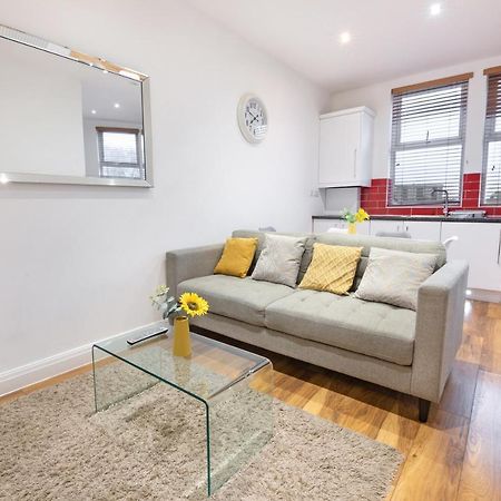 Modern Apartment Close To City Centre With Parking 리즈 외부 사진