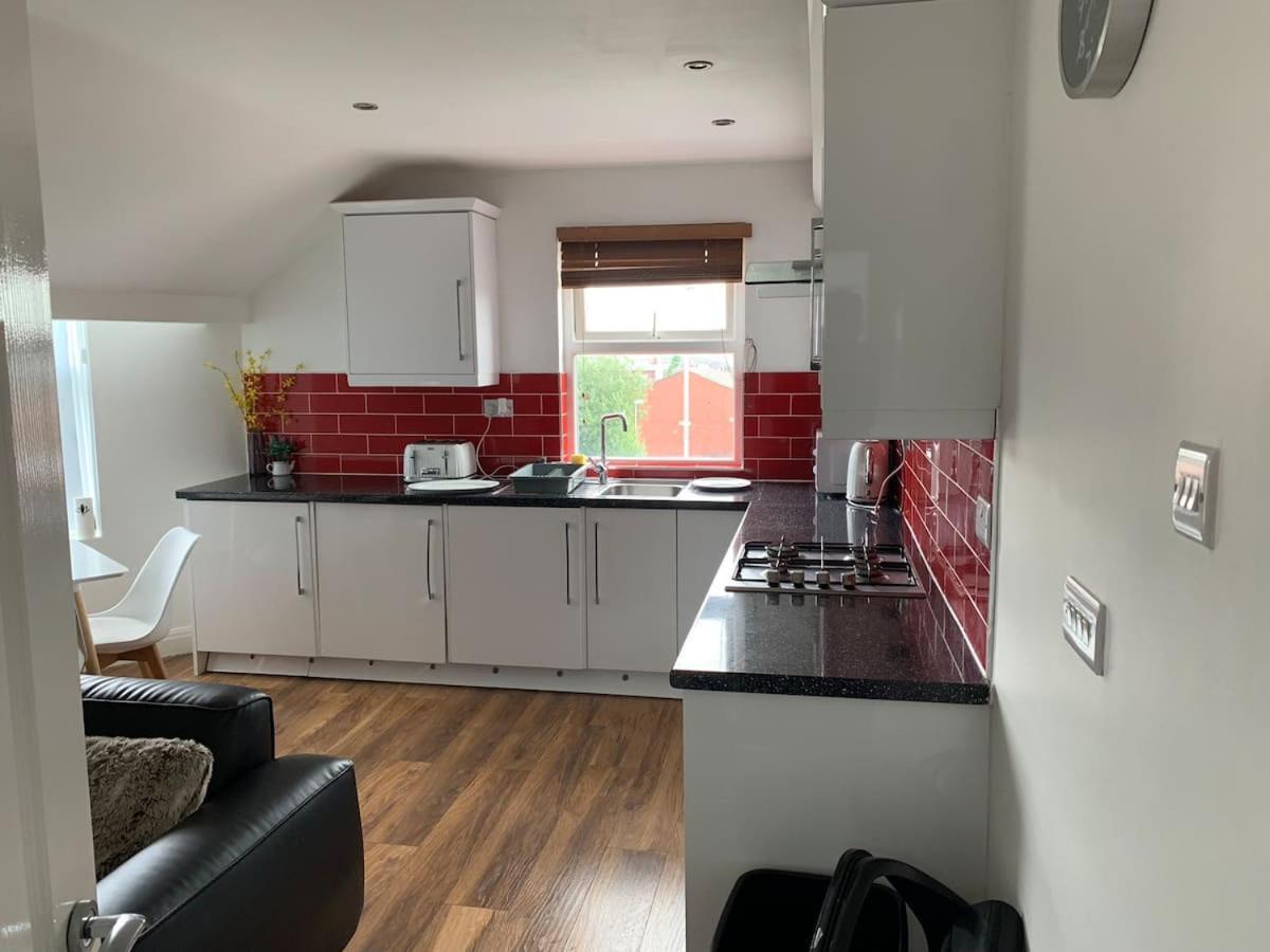 Modern Apartment Close To City Centre With Parking 리즈 외부 사진