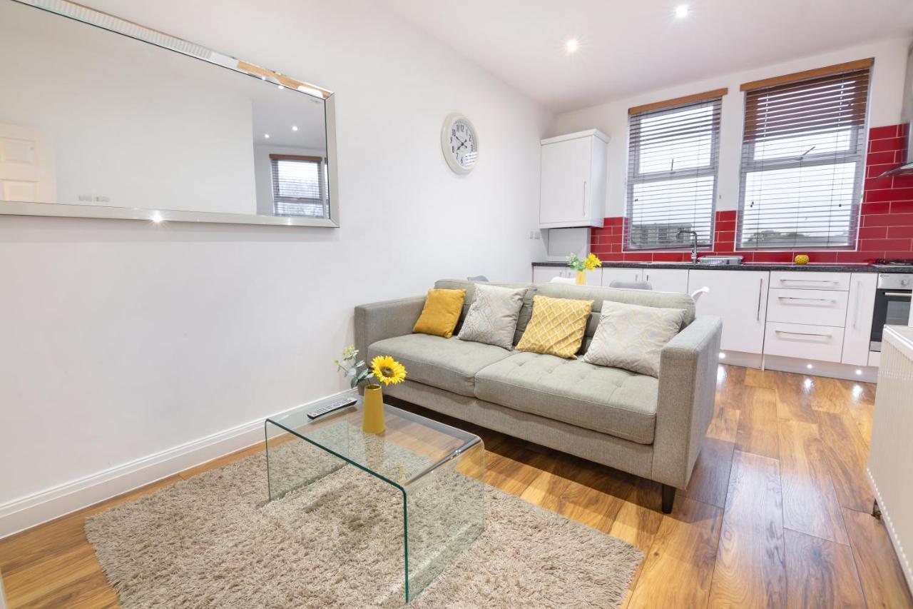 Modern Apartment Close To City Centre With Parking 리즈 외부 사진
