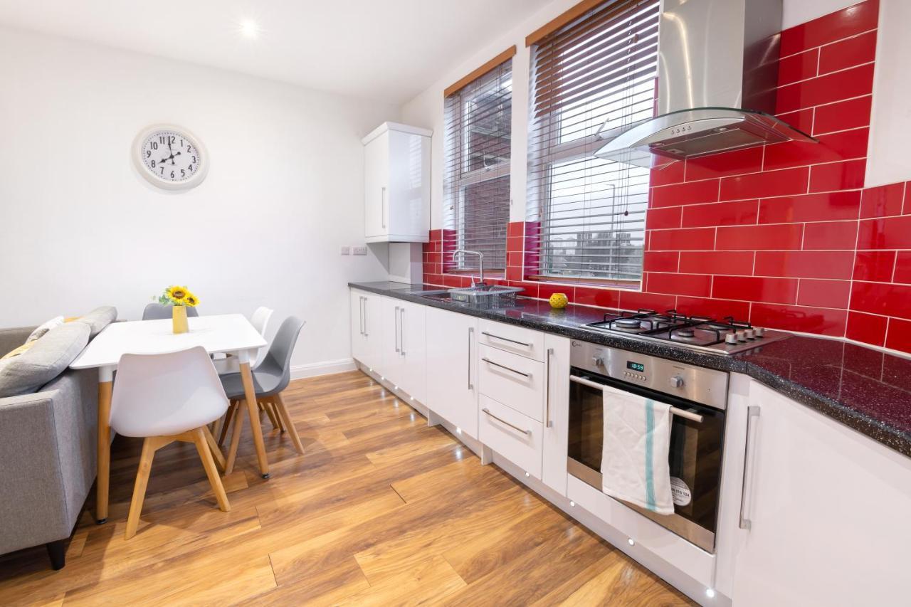 Modern Apartment Close To City Centre With Parking 리즈 외부 사진