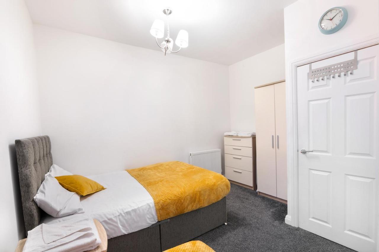 Modern Apartment Close To City Centre With Parking 리즈 외부 사진