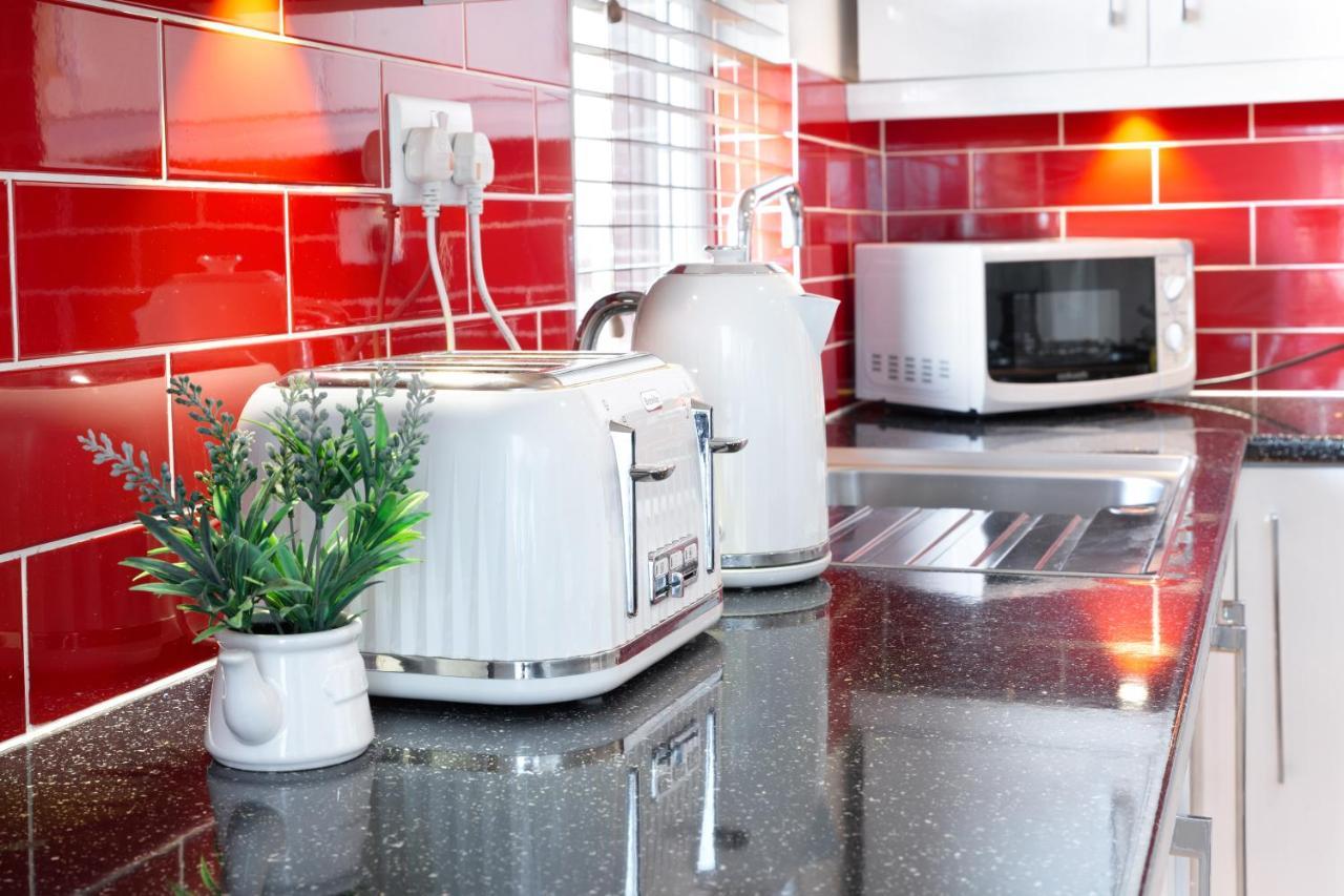 Modern Apartment Close To City Centre With Parking 리즈 외부 사진
