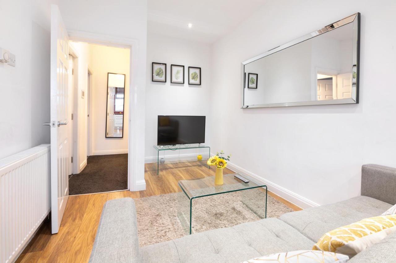 Modern Apartment Close To City Centre With Parking 리즈 외부 사진