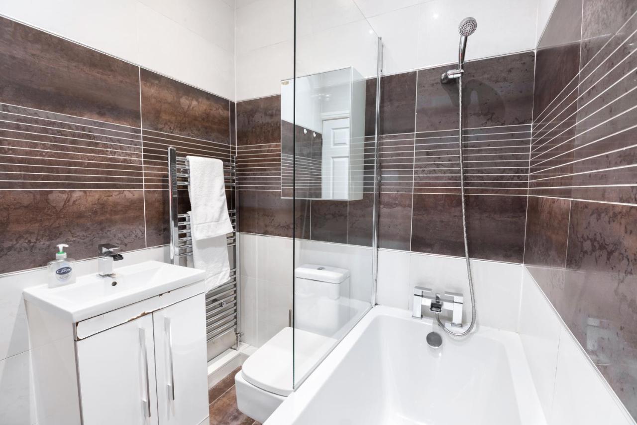 Modern Apartment Close To City Centre With Parking 리즈 외부 사진